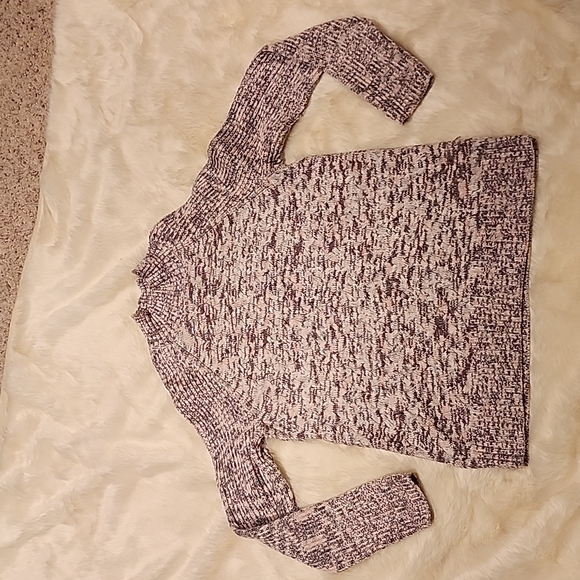 Beautiful Detailed Sweater - Picture 2 of 4